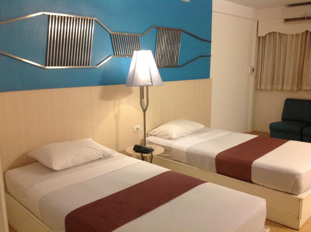Highway Hotel Chiang Mai Exteriör bild