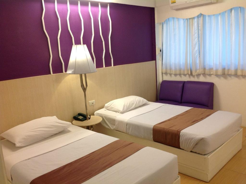 Highway Hotel Chiang Mai Rum bild