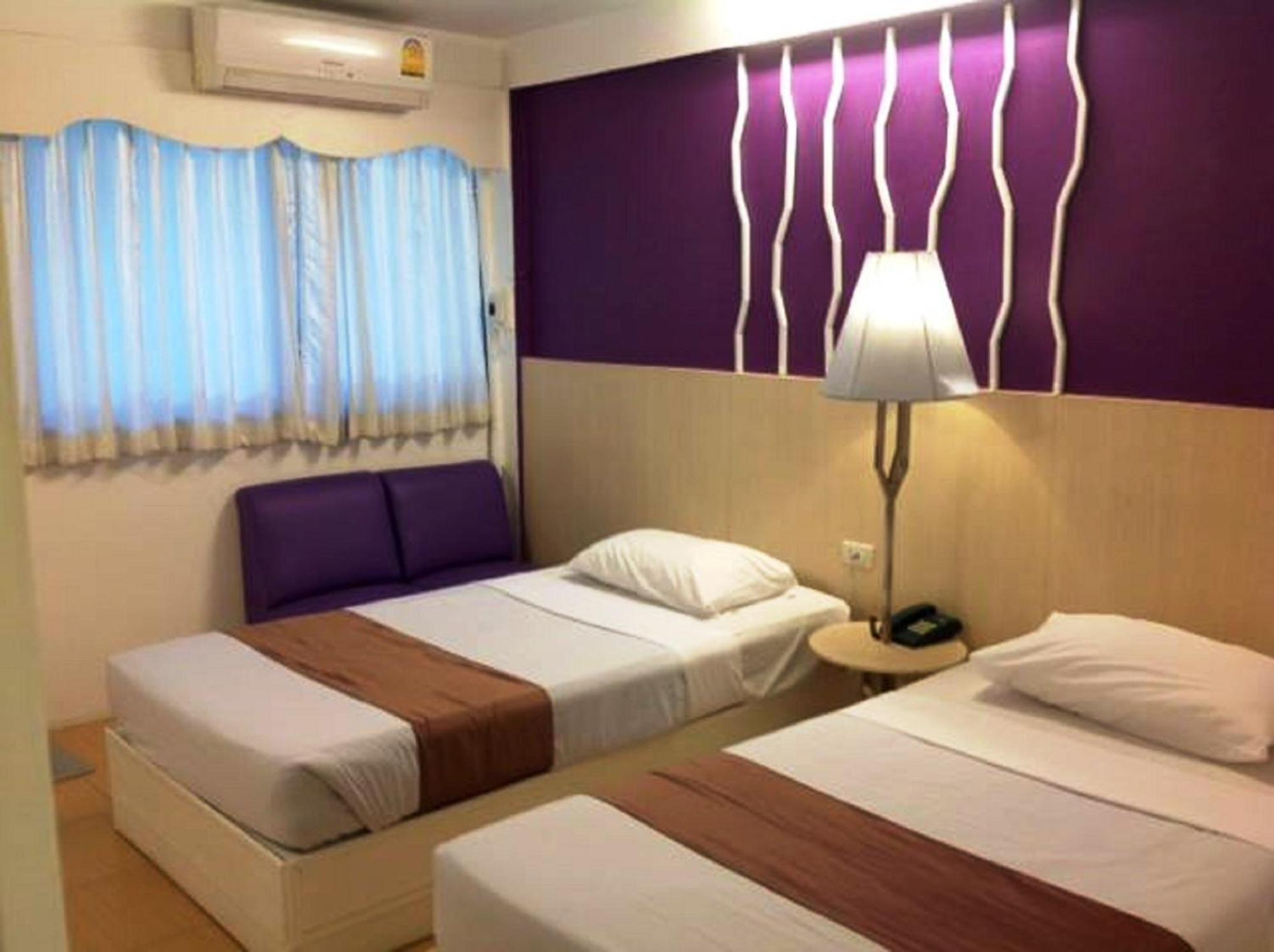 Highway Hotel Chiang Mai Exteriör bild