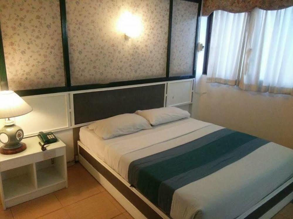 Highway Hotel Chiang Mai Exteriör bild